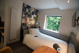 Jonas Court – bedroom with bed simple furnishings