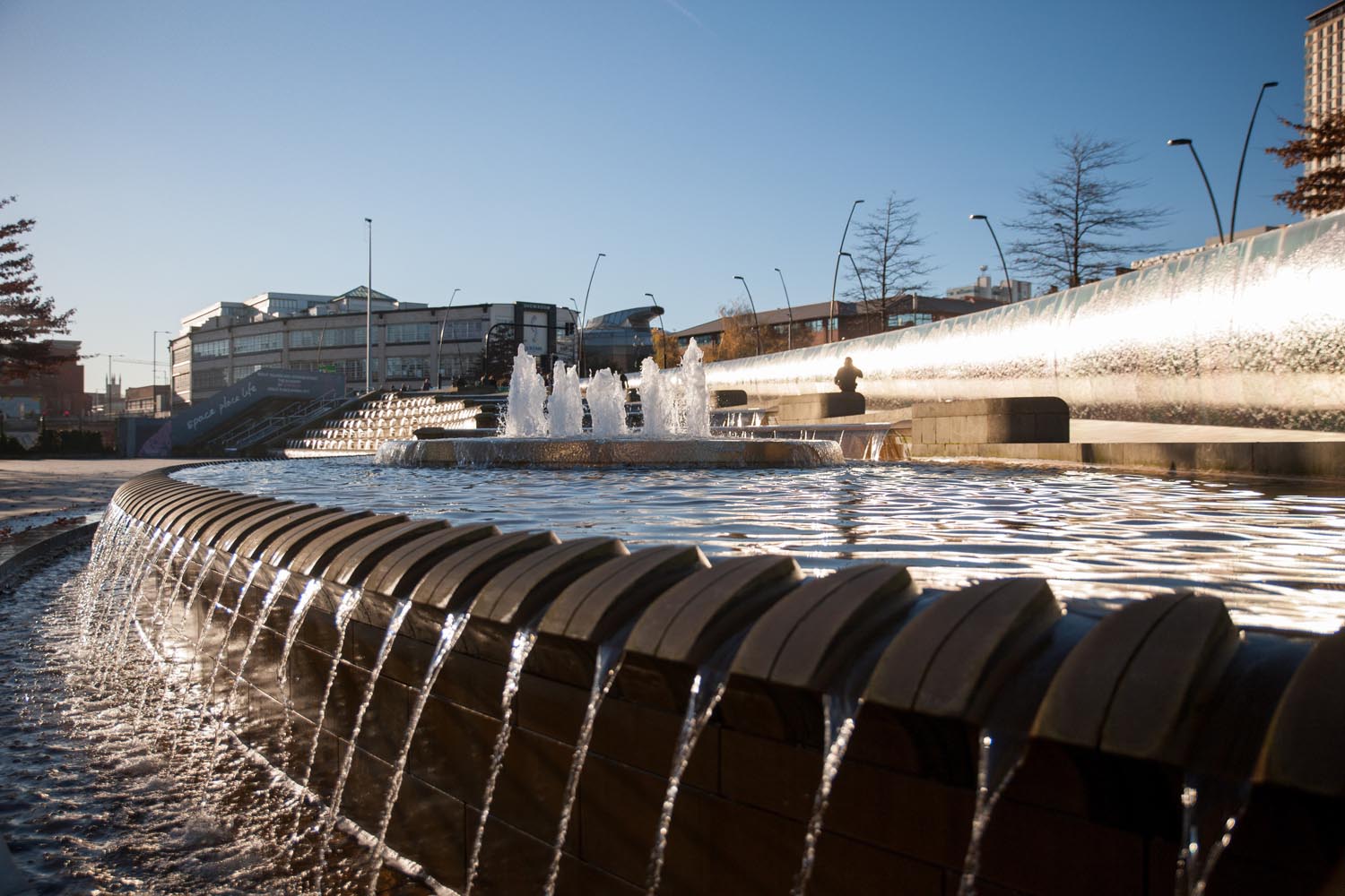 The fountain in front of Sheffield Railway Station.