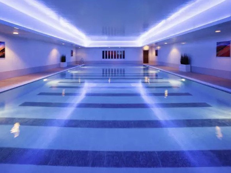The swimming pool at Mercure St. Paul's Hotel Spa.