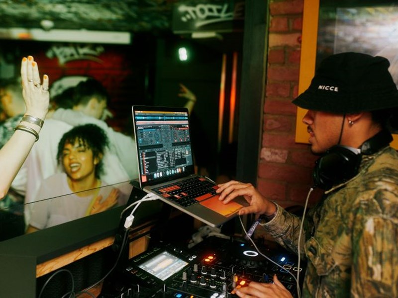 Live music at FirePit Rocks Bar and BBQ.