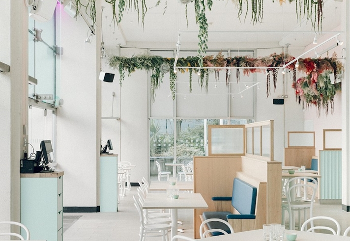 The interior of Ambulo.