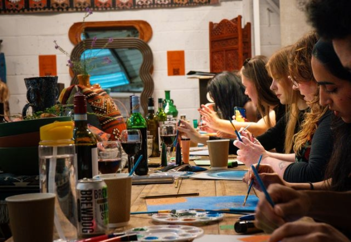 An art class taking place at Nomad Maison.