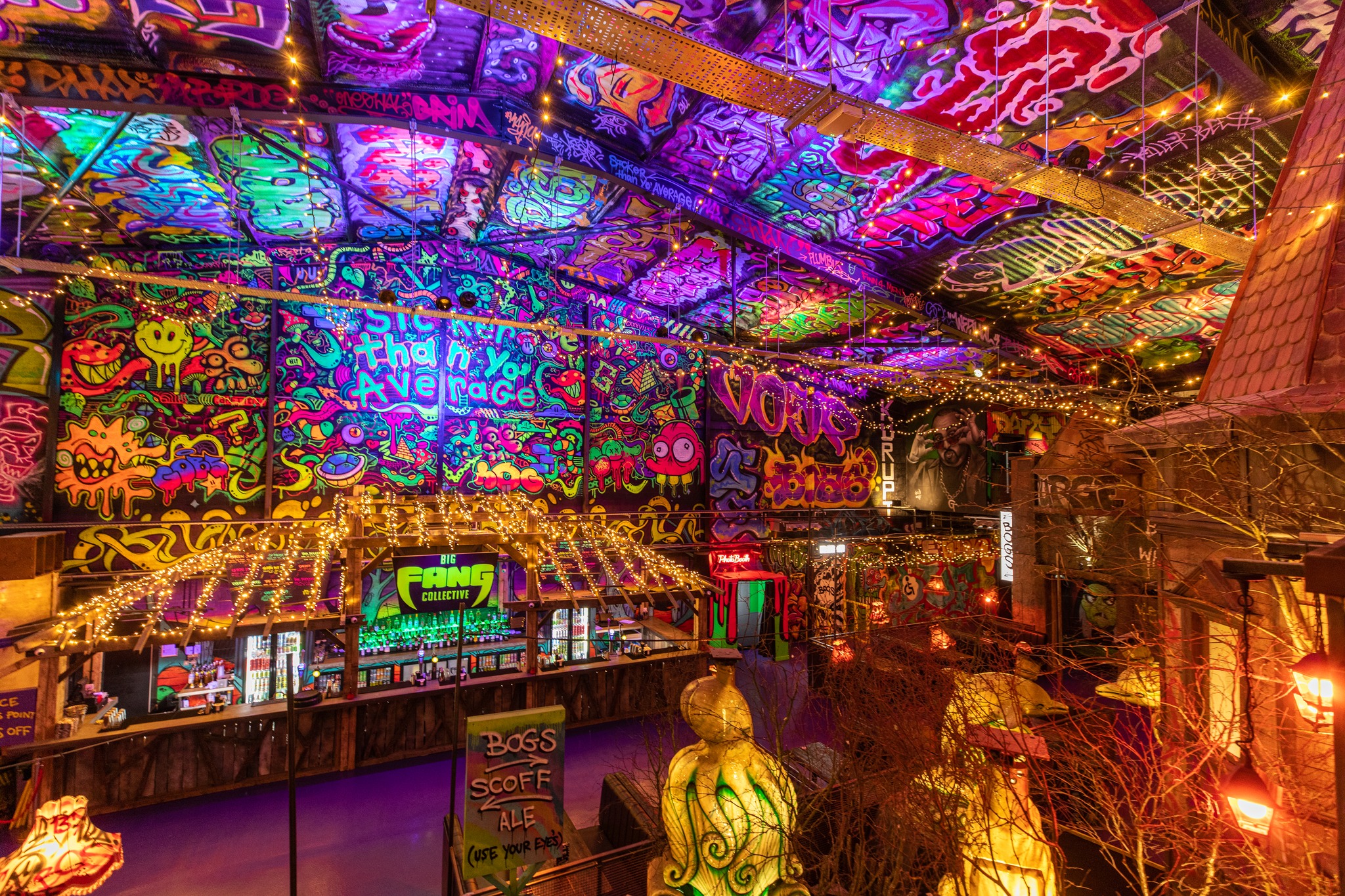 The interior of Golf Fang.