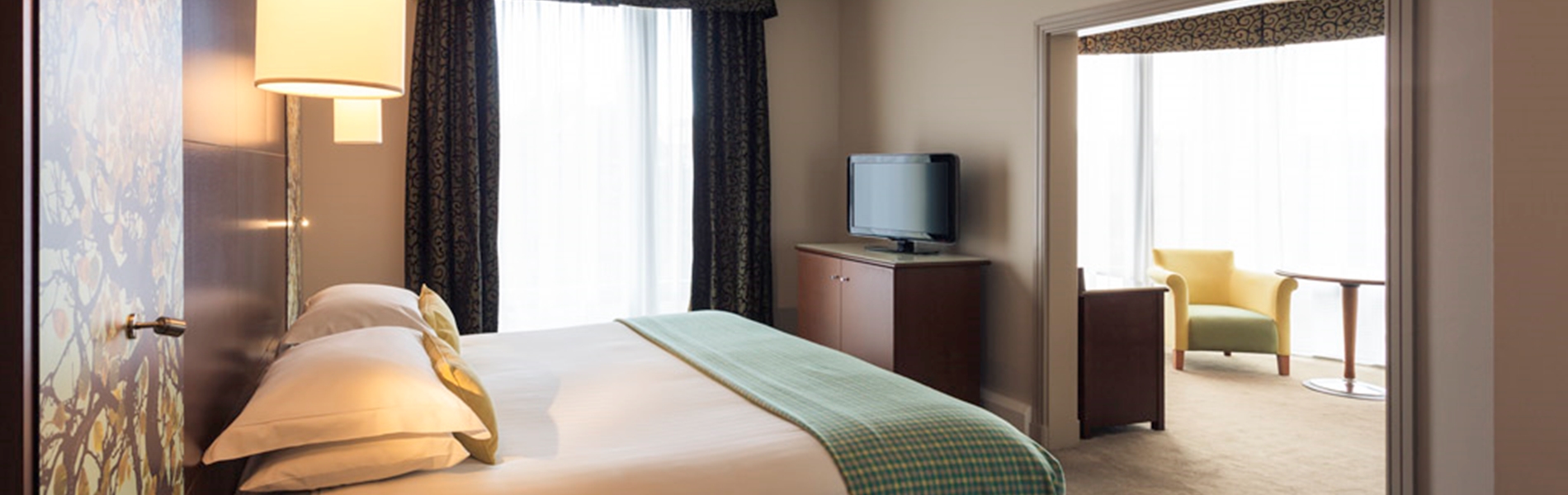 Spacious double bedroom at the Mercure St Paul's hotel