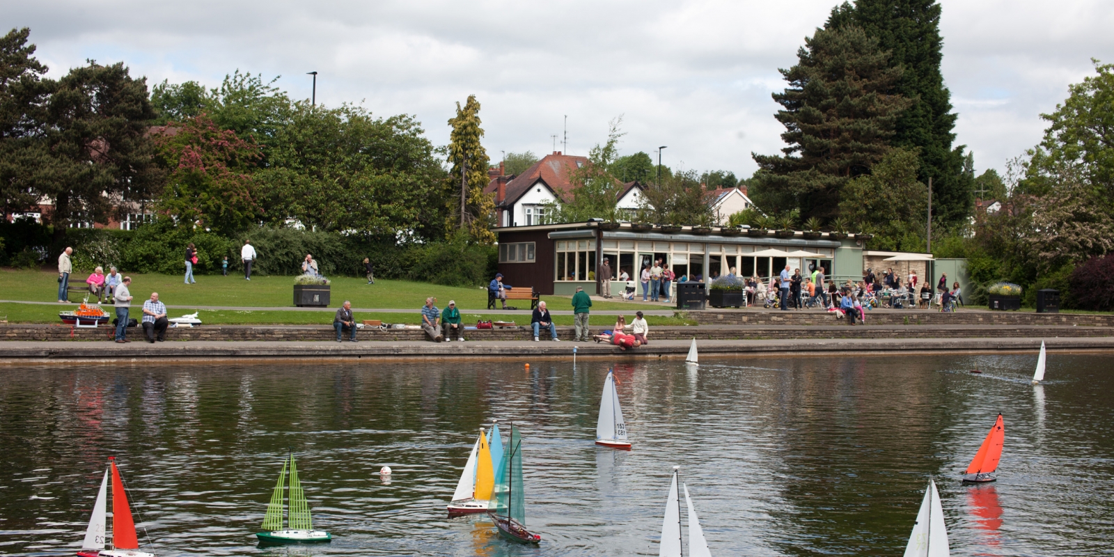 The boating lake and cafe at Millhouses Park.
