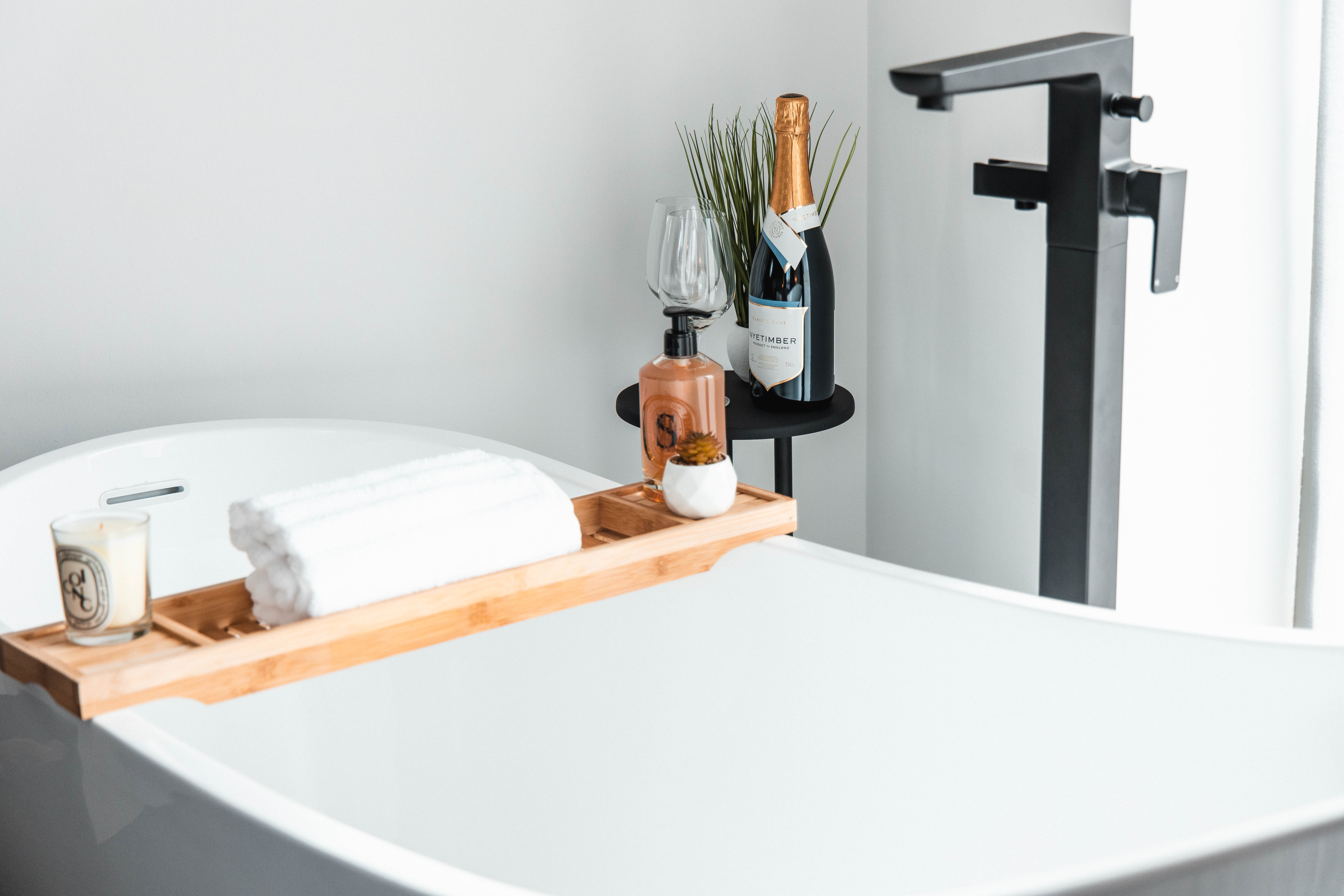 A free standing bathtub.